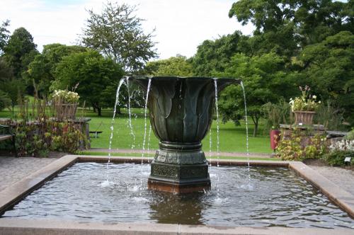 fountain-with-high-shutter-speed